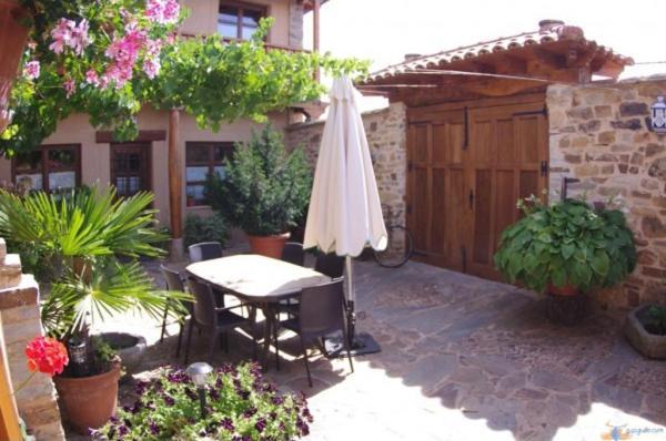 Hotel Rural La Veleta Murias de Rechivaldo Exterior photo