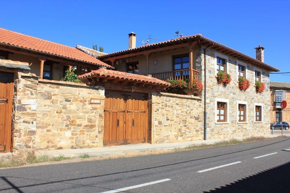 Hotel Rural La Veleta Murias de Rechivaldo Exterior photo